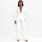 Damen Blazer- und Hosenanzug mit klassischer Linie | Stil, der nie aus der Mode kommt