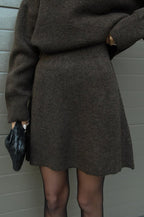 Schickes Strickpullover- und Minirock-Set für Damen