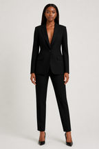 Damen Blazer- und Hosenanzug mit klassischer Linie | Stil, der nie aus der Mode kommt