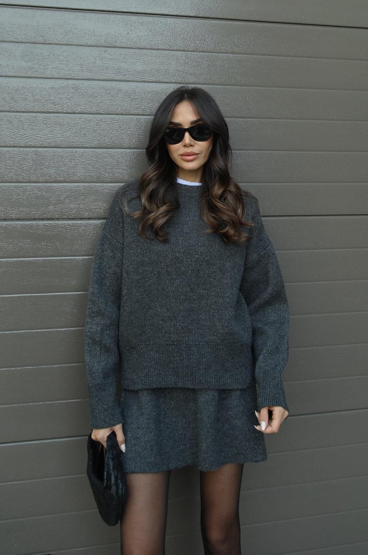 Schickes Strickpullover- und Minirock-Set für Damen