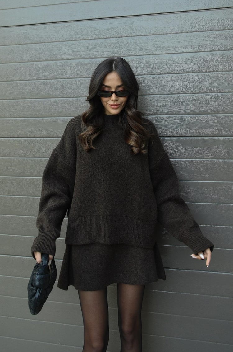 Schickes Strickpullover- und Minirock-Set für Damen