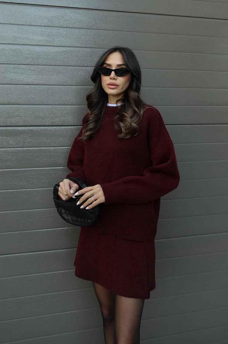 Schickes Strickpullover- und Minirock-Set für Damen