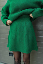 Schickes Strickpullover- und Minirock-Set für Damen