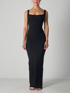 Robe longue sculptante en dentelle