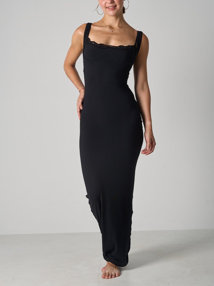 Robe longue sculptante en dentelle