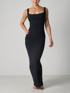 Robe longue sculptante en dentelle