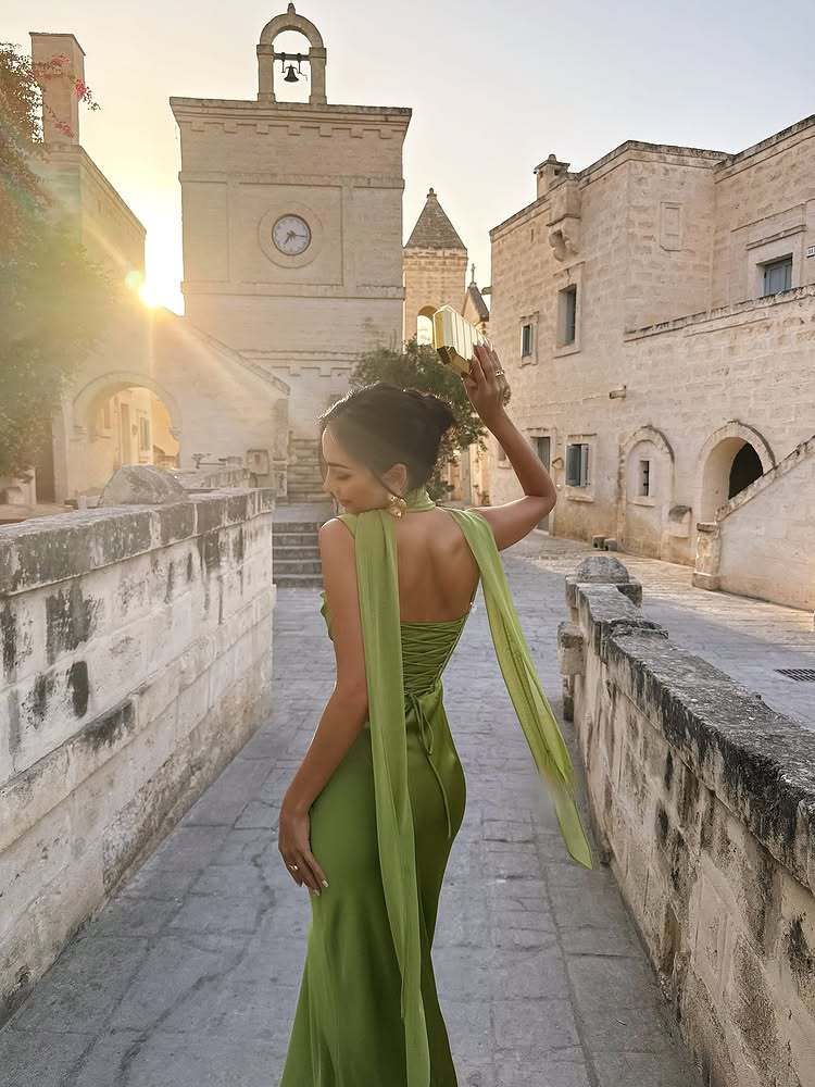 Robe de soirée sculptante en satin