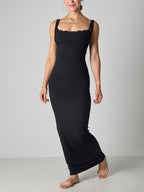 Robe longue sculptante en dentelle
