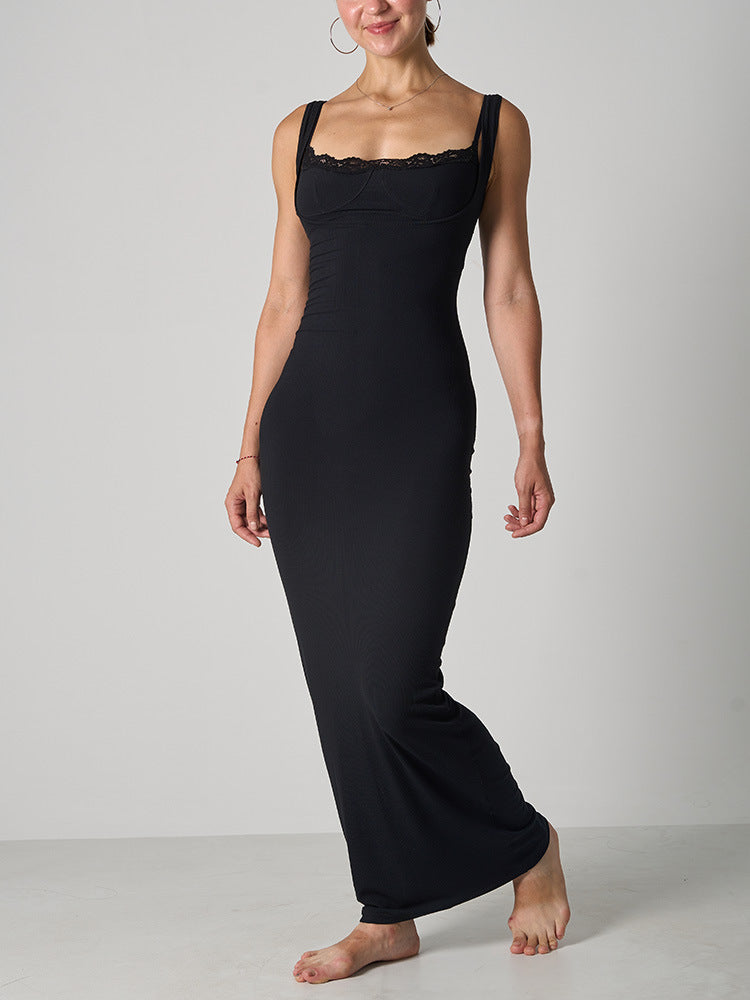 Robe longue sculptante en dentelle