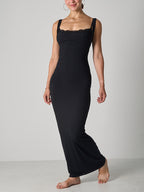 Robe longue sculptante en dentelle