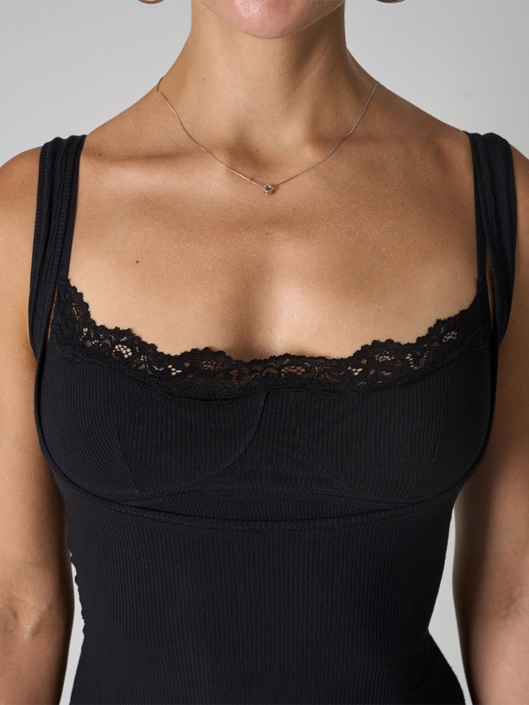 Robe longue sculptante en dentelle