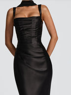 Robe de soirée sculptante en satin