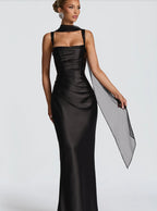 Robe de soirée sculptante en satin