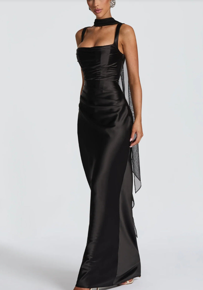 Robe de soirée sculptante en satin