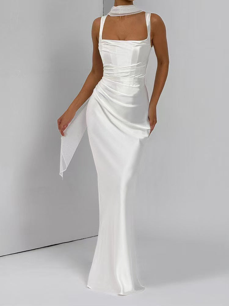 Robe de soirée sculptante en satin
