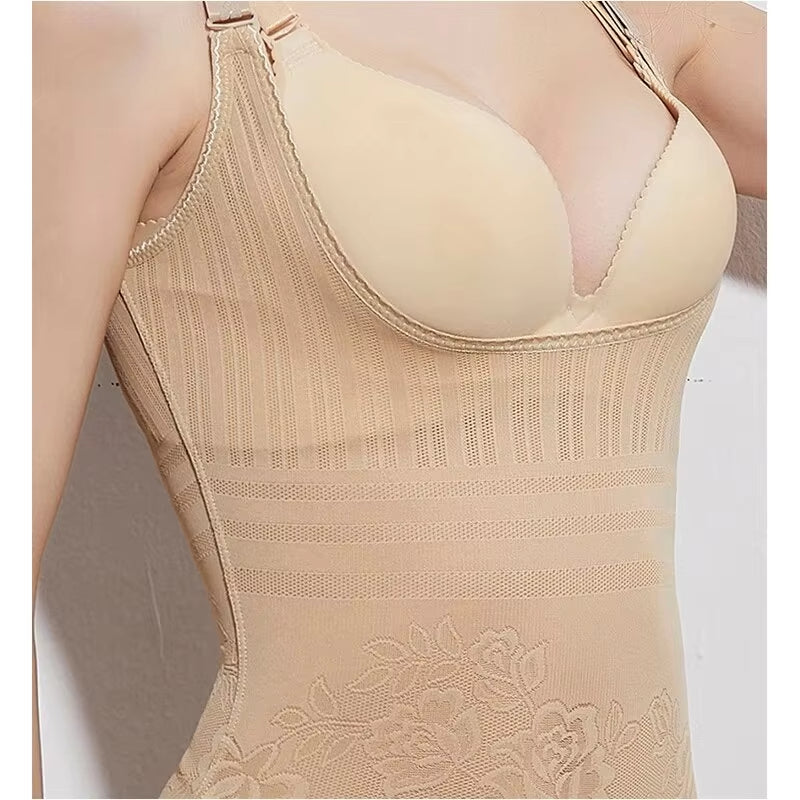 Spitzenformender Bodysuit mit eingearbeitetem BH