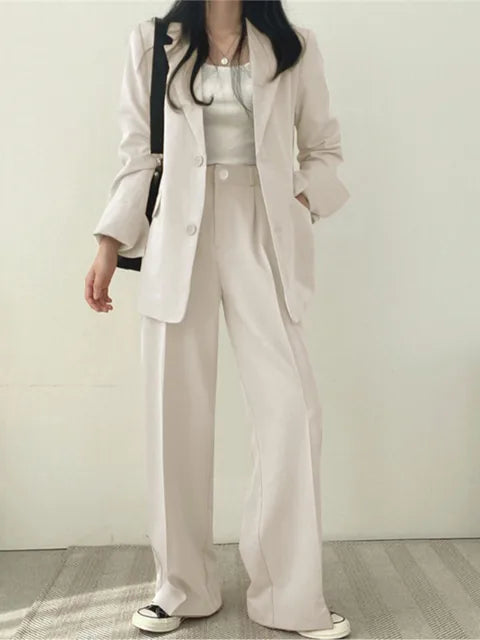 Women's Two-Piece Set for Autumn with Fitted Blazer in Wrinkle-Free Fabric and Stretch Pants - Beige