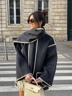 Eleganter Damen-Wollmantel im Oversize-Look mit passendem Schal