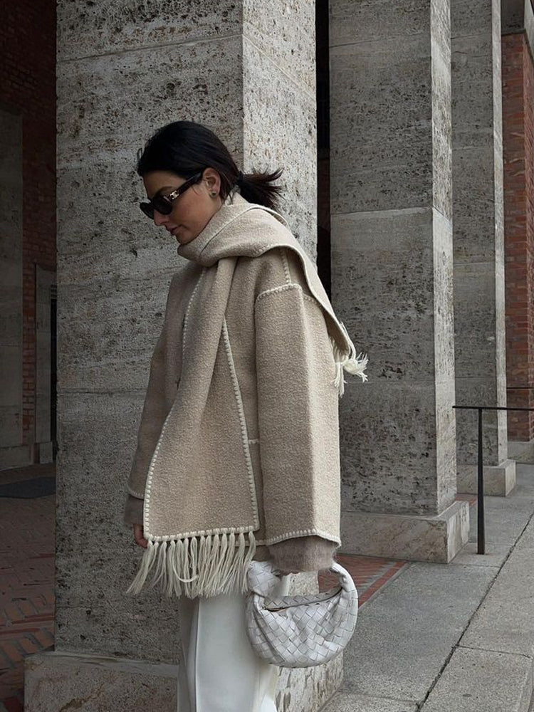 Eleganter Damen-Wollmantel im Oversize-Look mit passendem Schal