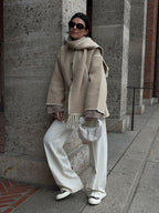 Eleganter Damen-Wollmantel im Oversize-Look mit passendem Schal