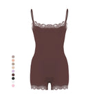Spitzenbesetzte formende Bodysuit-Shorts