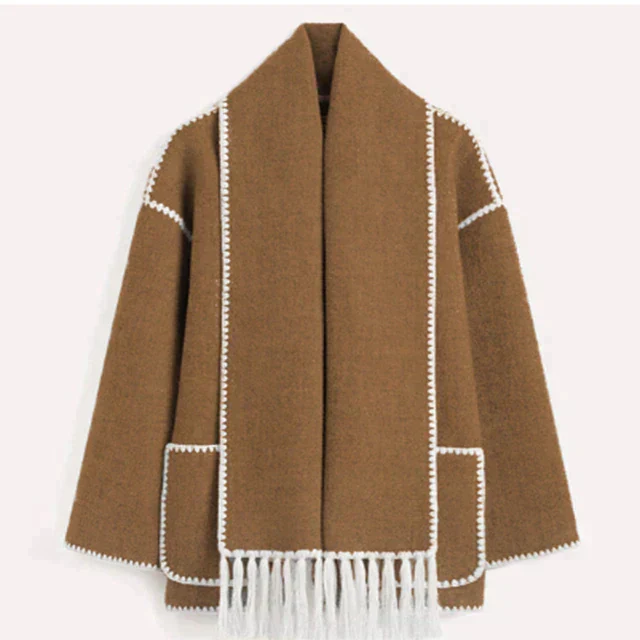 Eleganter Damen-Wollmantel im Oversize-Look mit passendem Schal