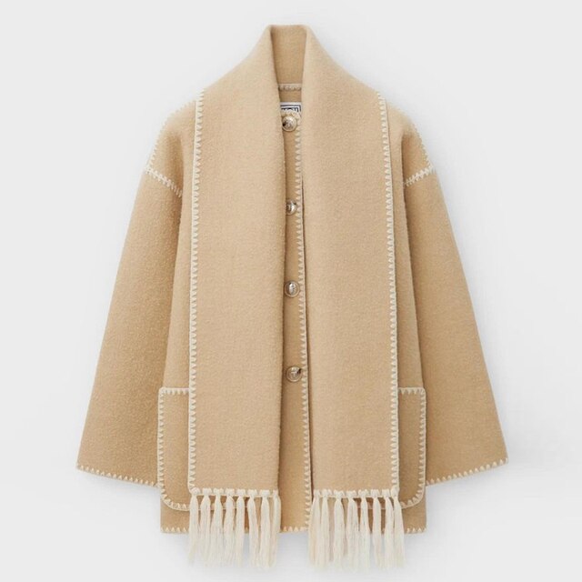 Eleganter Damen-Wollmantel im Oversize-Look mit passendem Schal