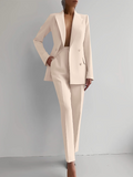 Women's Suit with Fitted Cut, Premium Material and Warming Fit - Perfect for Autumn - Beige