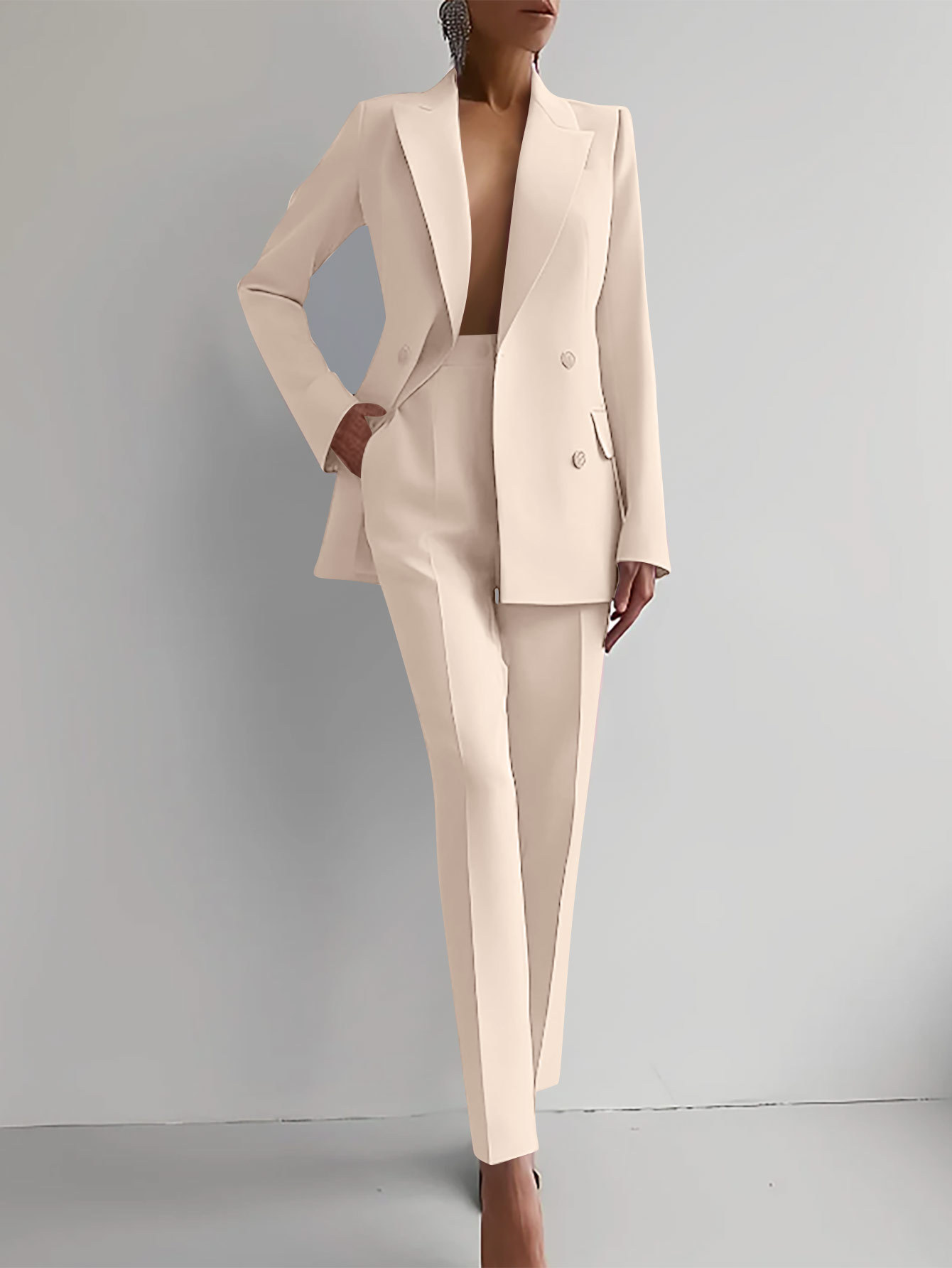 Women's Suit with Fitted Cut, Premium Material and Warming Fit - Perfect for Autumn - Beige