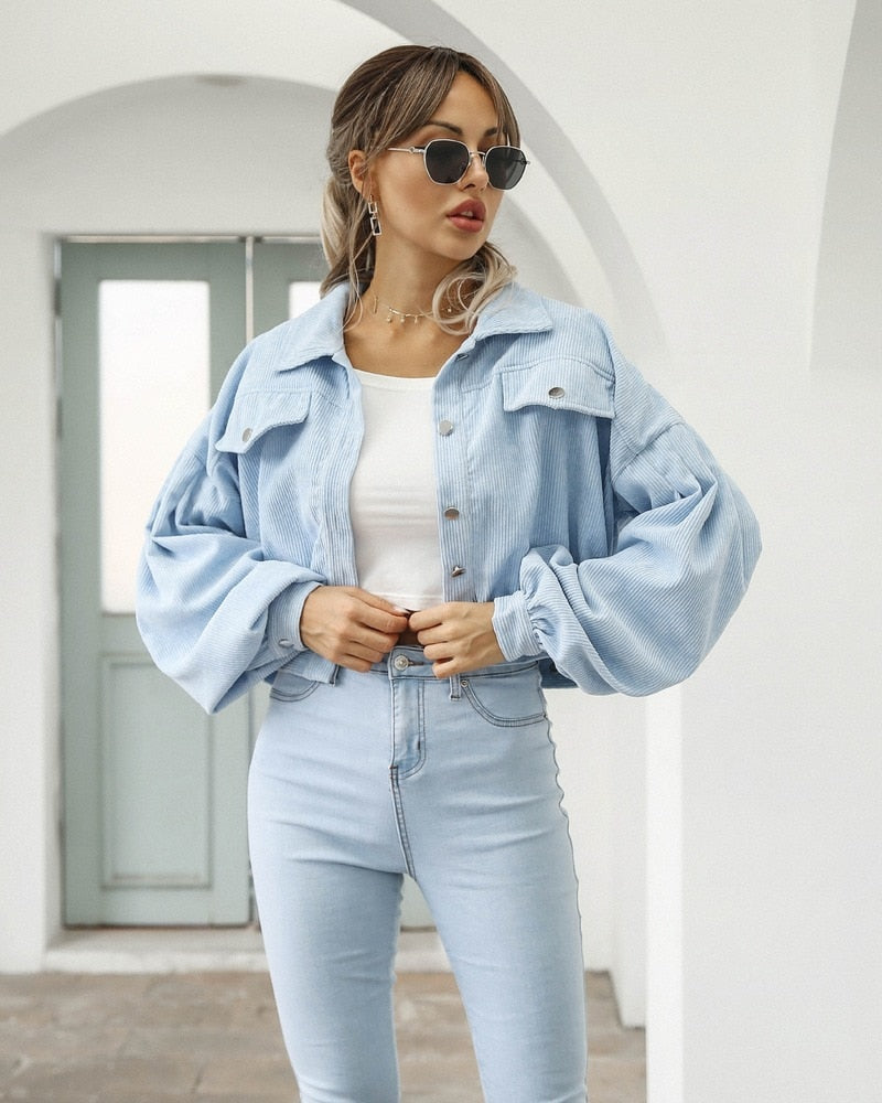 Damen-Kurzjacke mit Taschen und Knöpfen