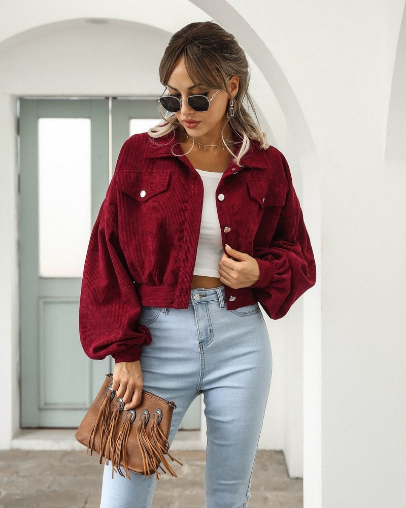 Damen-Kurzjacke mit Taschen und Knöpfen