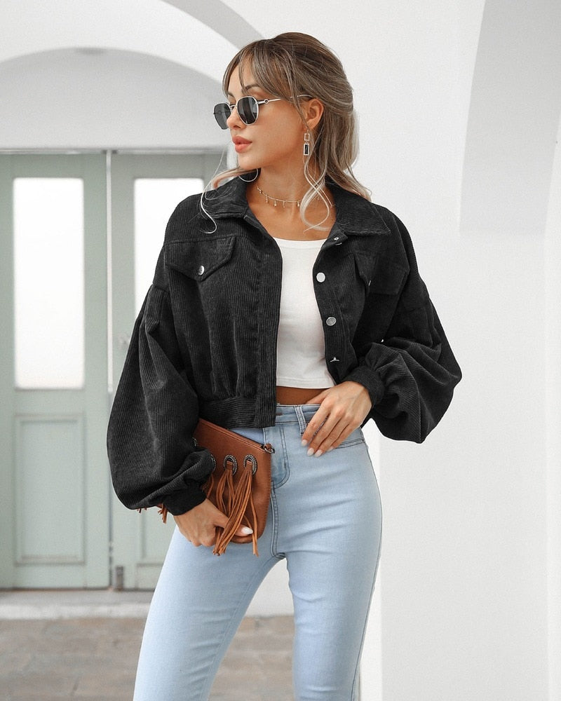 Damen-Kurzjacke mit Taschen und Knöpfen