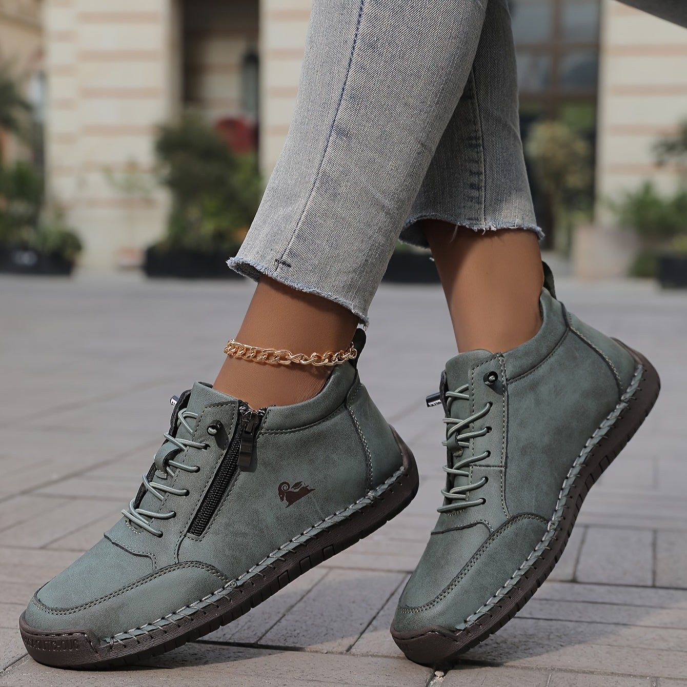 Women's Sneakers with Wide Toe Box and Supportive Sole - Green