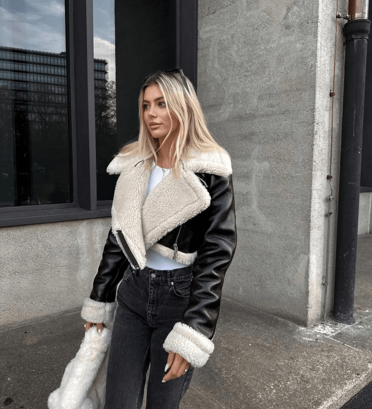 Stylische Damen-Lederjacke mit Pelzdetail