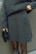 Schickes Strickpullover- und Minirock-Set für Damen