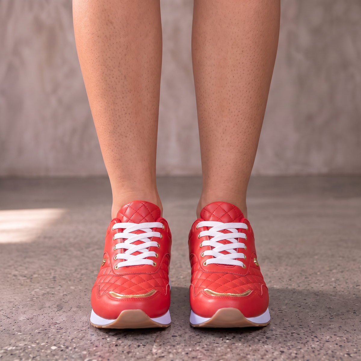 Tenis de cuadros con cordones para mujer