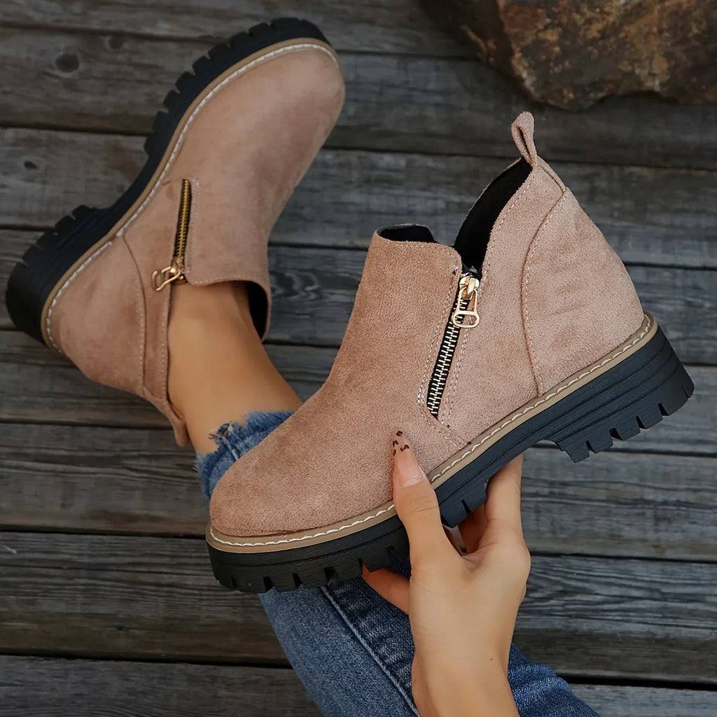 Damen-Ankle-Boots aus Leoparden-Veloursleder mit seitlichem Reißverschluss und grober Profilsohle