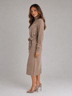 Damen-Strickkleid aus Baumwolle in Midilänge – Rollkragen-Pulloverkleid mit Gürtel