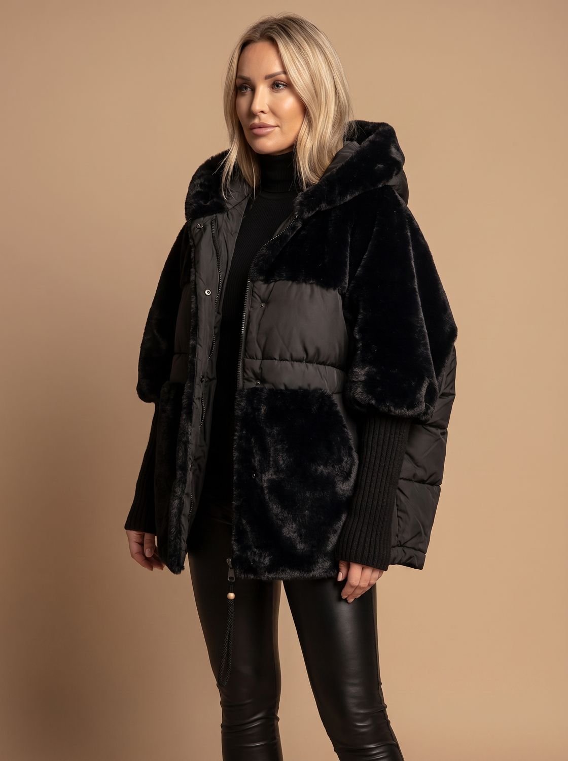 Oversized-Steppjacke für Damen mit Kunstfellbesatz und Kapuze