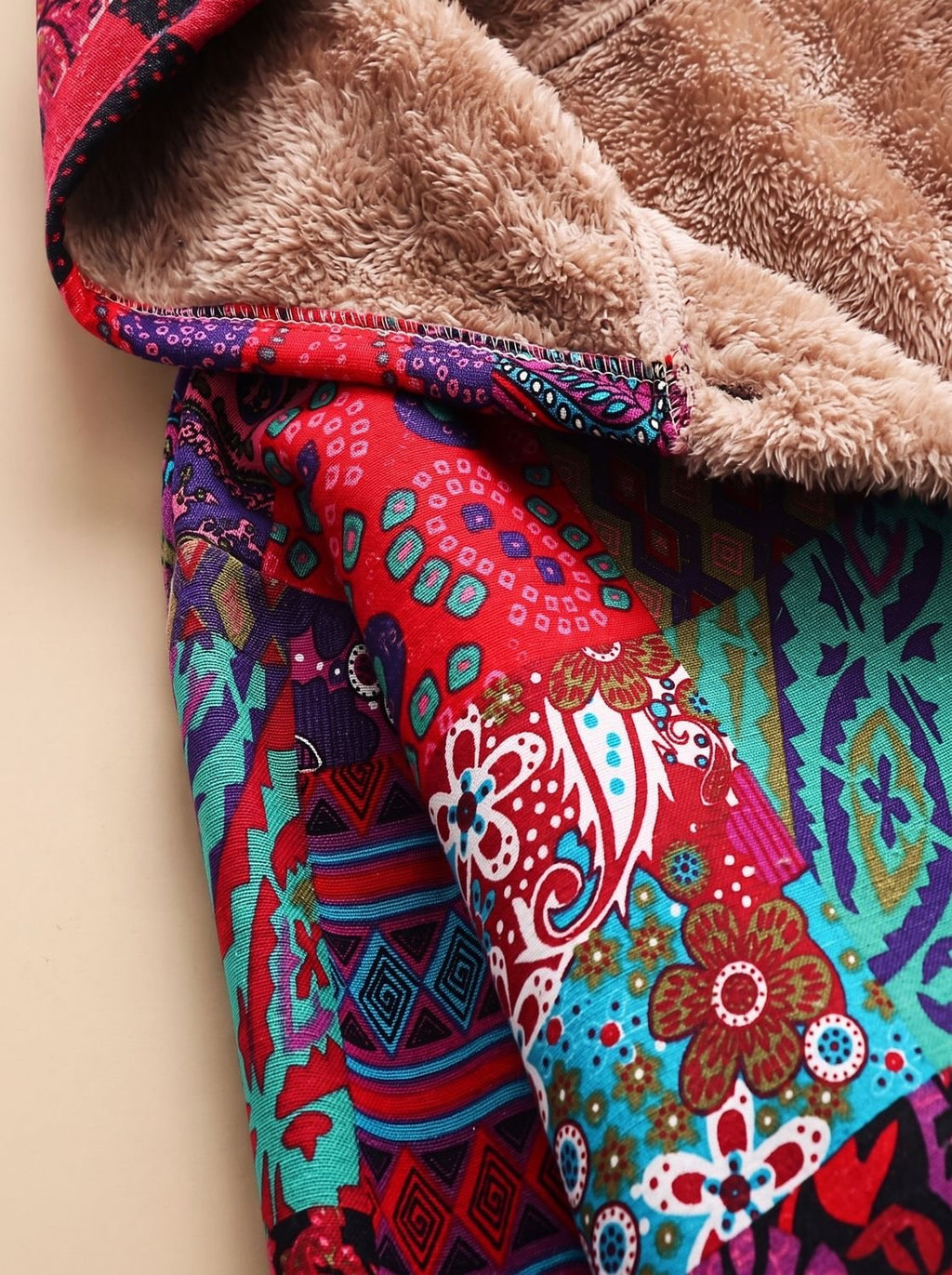 Damen-Kapuzenjacke im Boho-Patchwork-Stil mit Fleecefutter