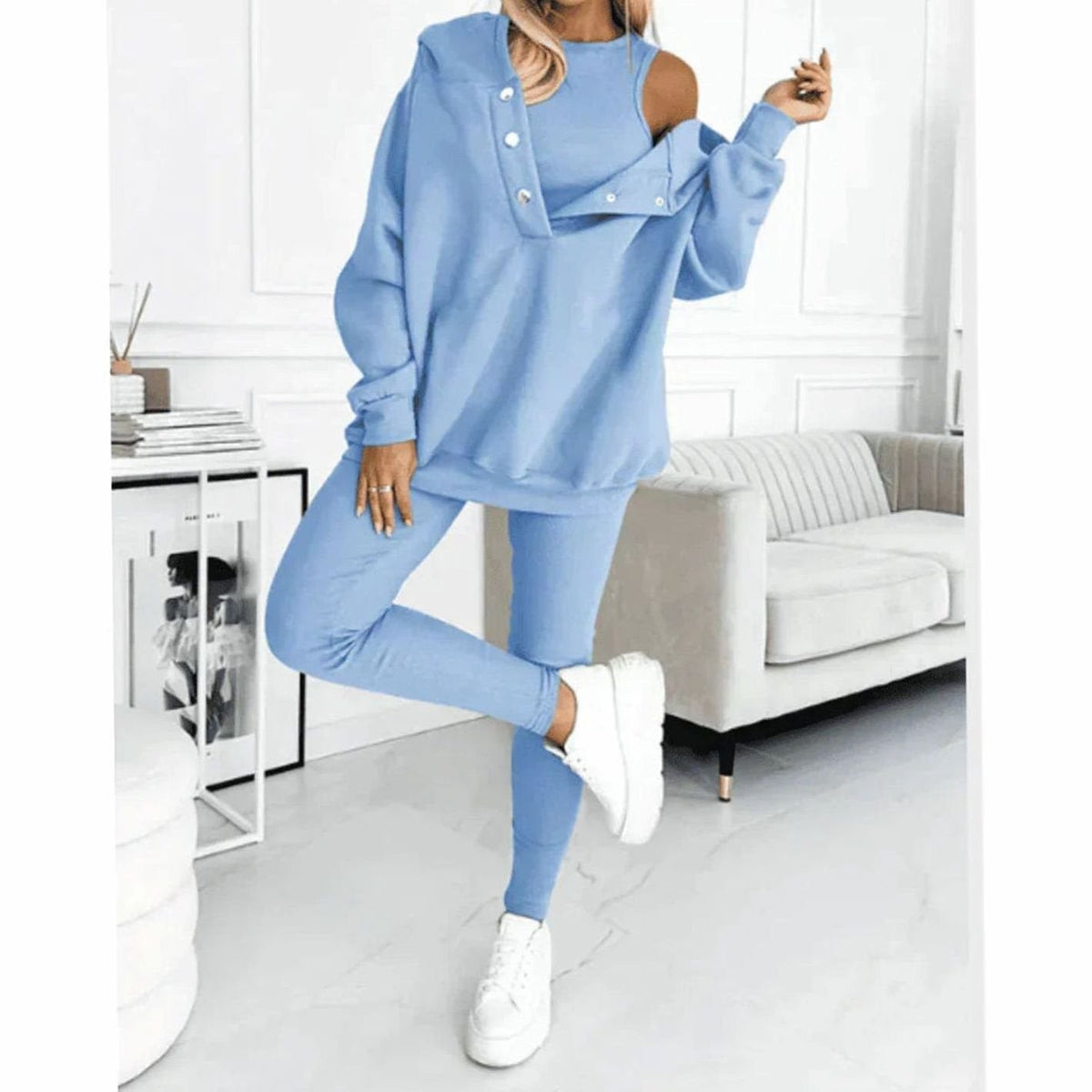Conjunto de tres piezas de invierno para mujer con sudadera de capucha y cuello abotonado